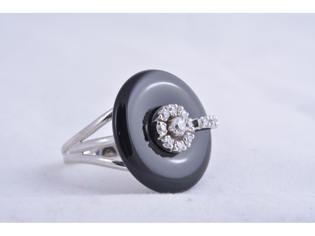 Жіноча каблучка з оніксом - Купити