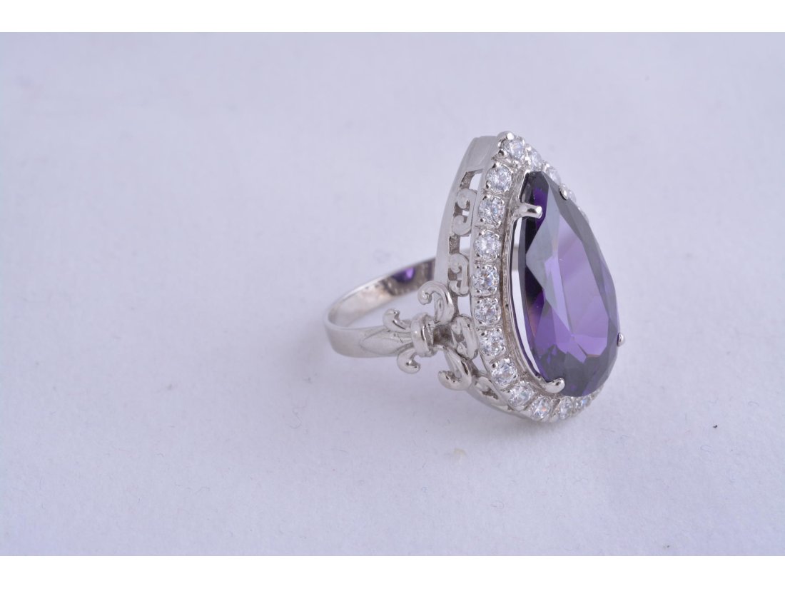 Жіноча каблучка - Купити