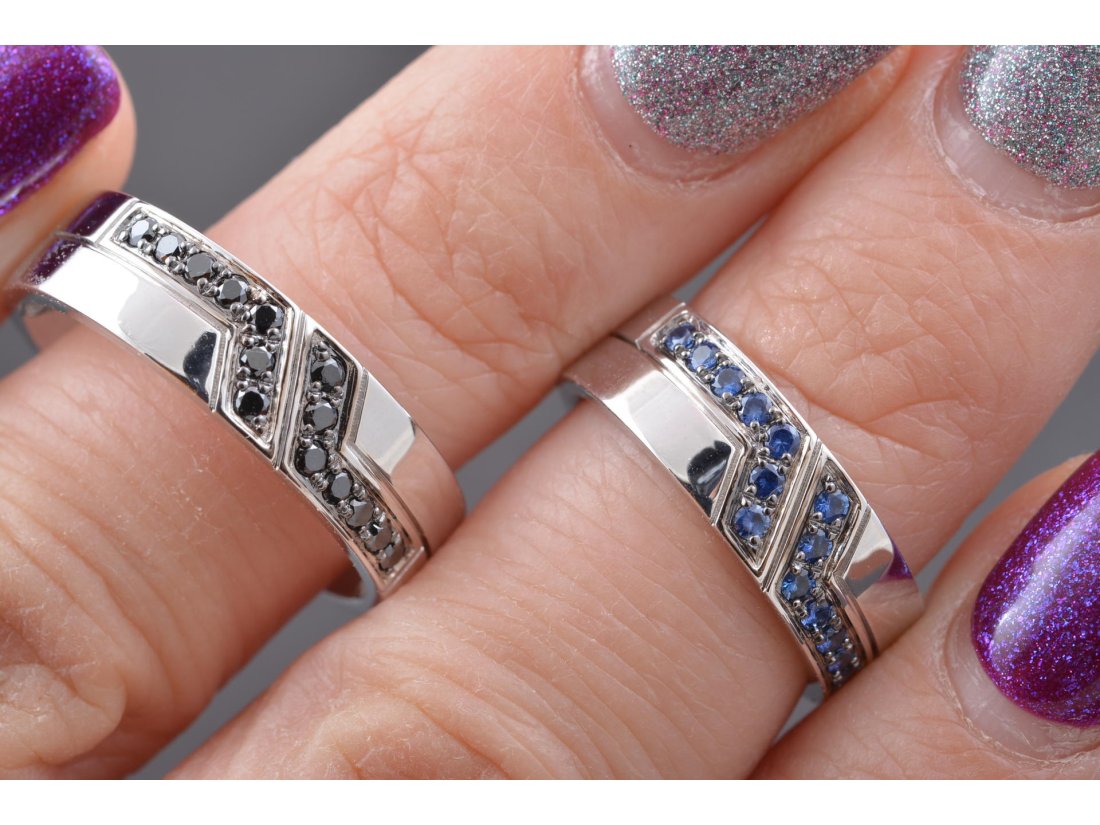 Обручки з діамантами та сапфірами