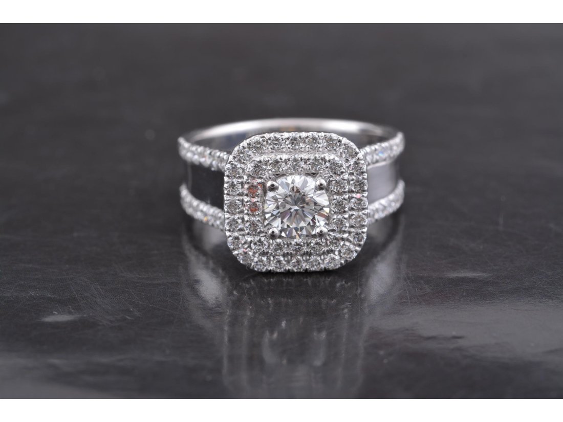 Жіноча каблучка з діамантами