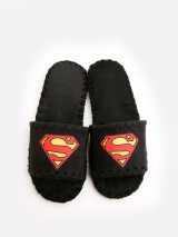 Открытые домашние тапочки для мужчин Superman, черные. Фото -2