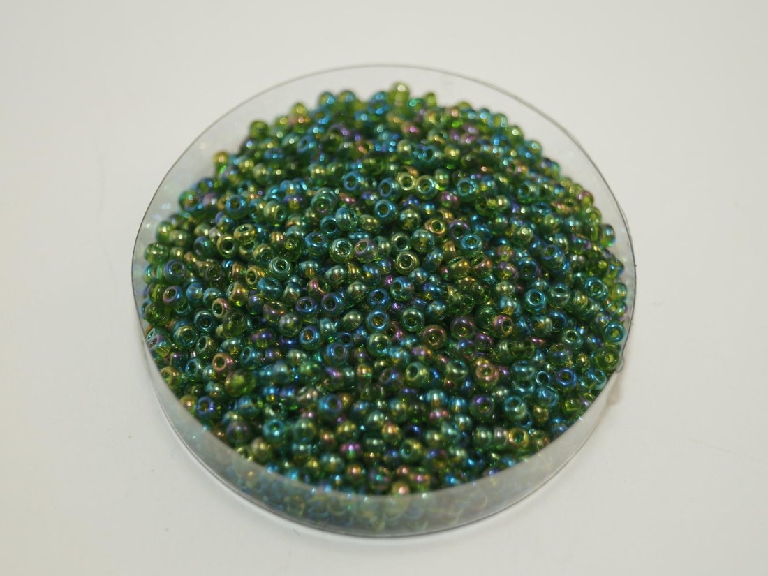 Бісер дрібний каліброванний.