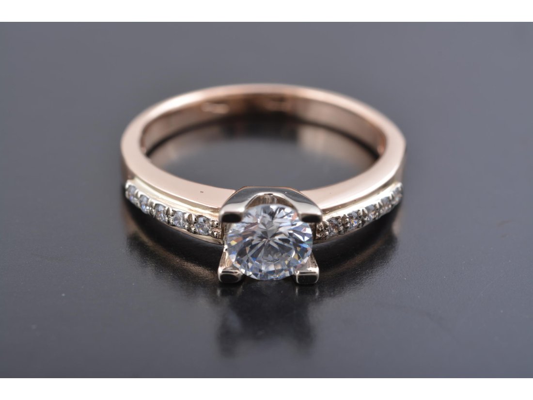 Жіноча каблучка