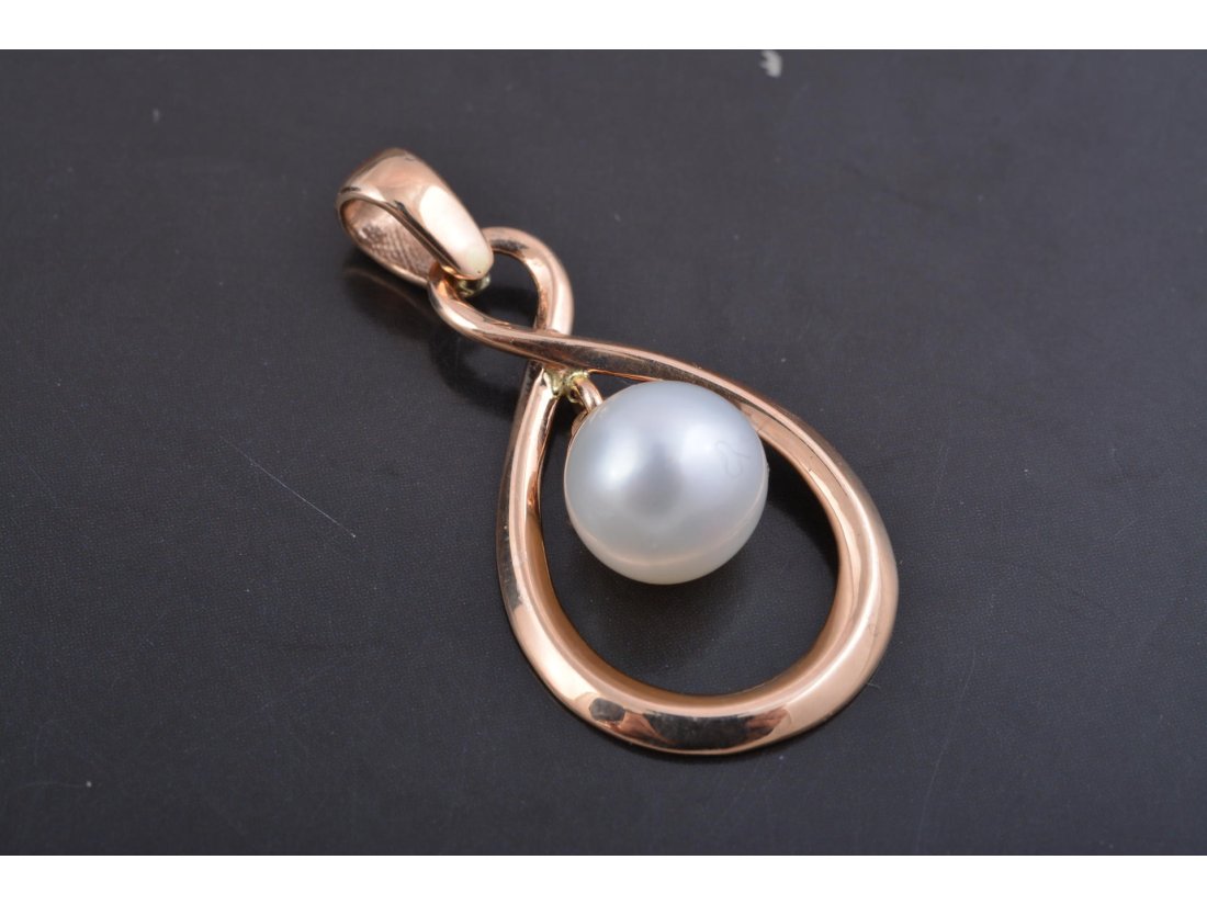 Підвіс із перлами