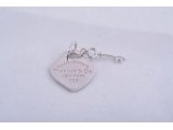 Підвіс у формі серця з ключем
