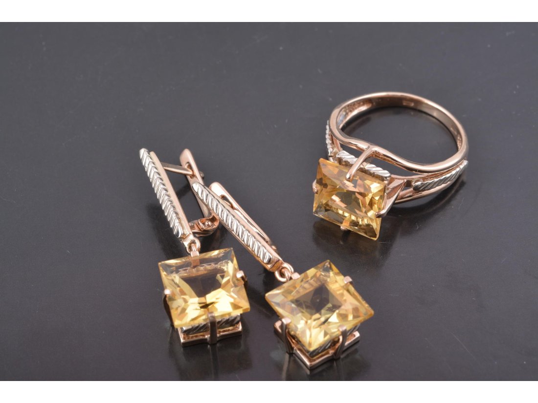 Гарнітур із квадратним каменем