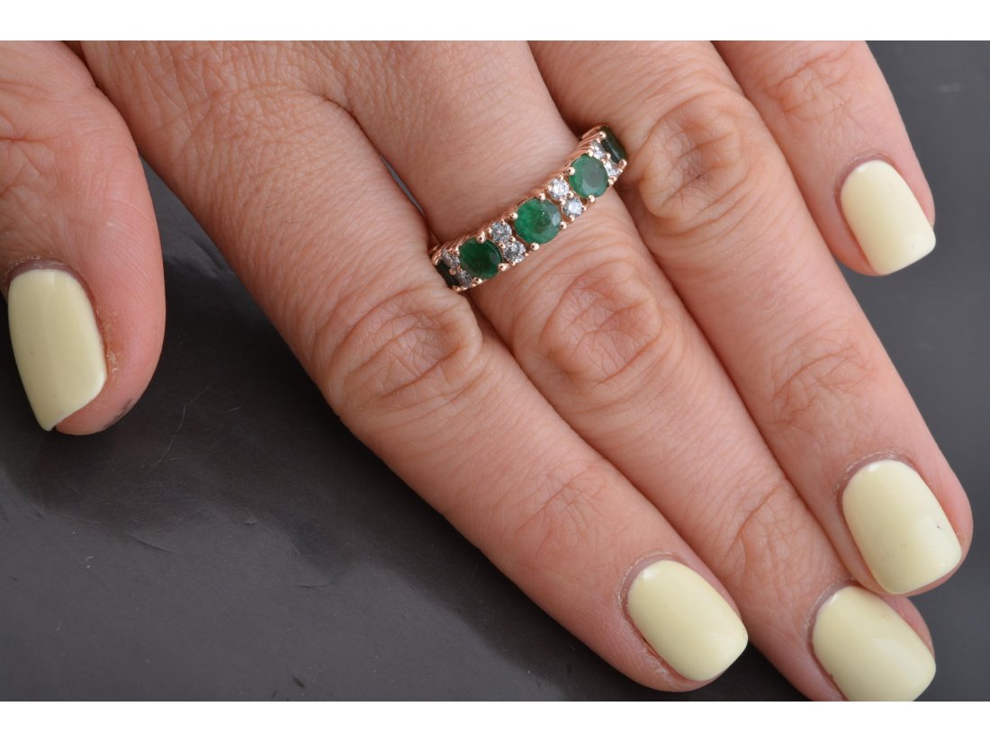 Каблучка зі смарагдами та діамантами