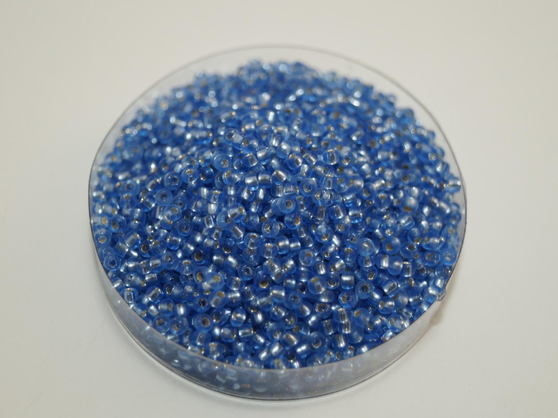 Бісер дрібний каліброванний.