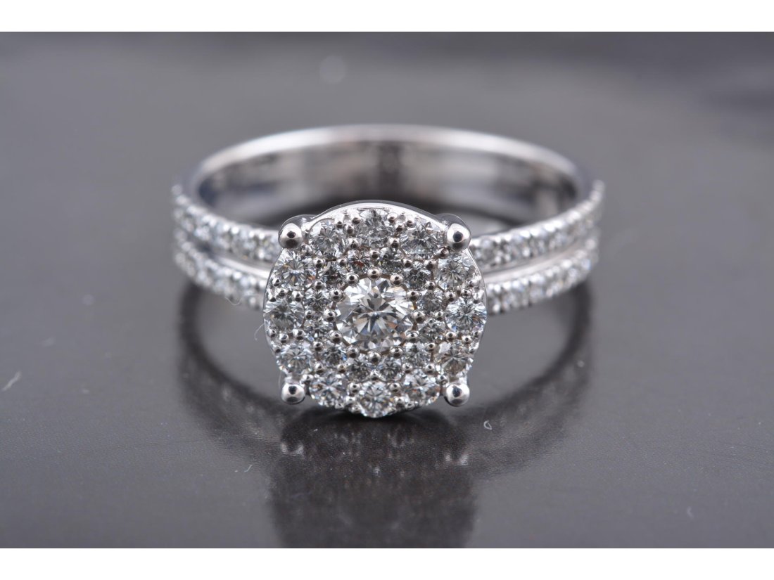 Каблучка з діамантами