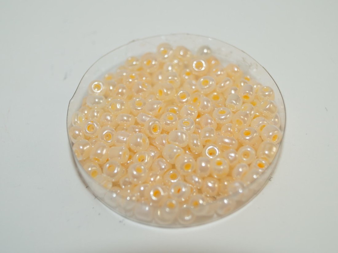 Бісер великий,Китайський. 450г. Кремовий