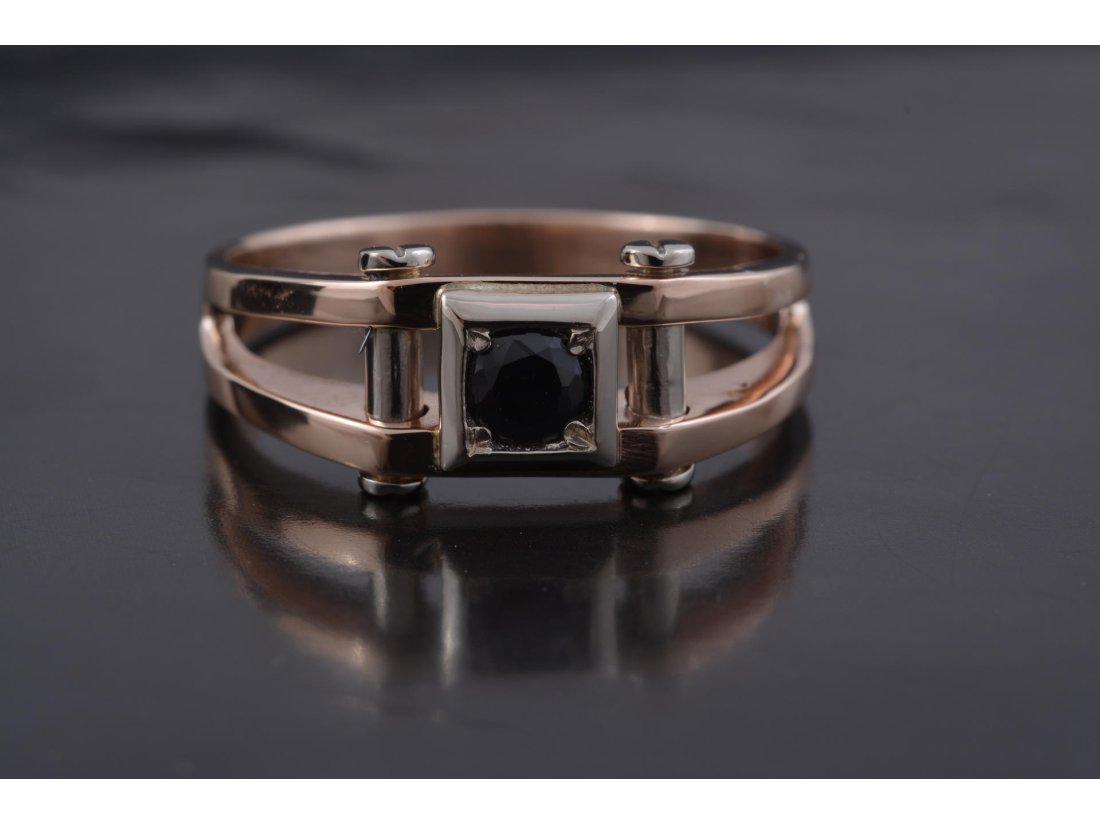 Чоловічий перстень з гвинтами