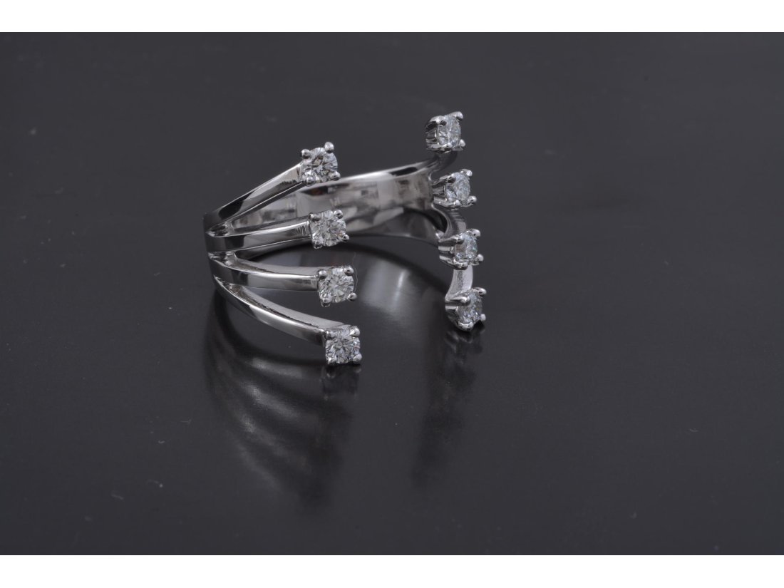 Каблучка з білого золота з діамантами