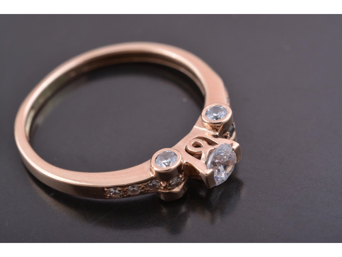 Жіноча каблучка