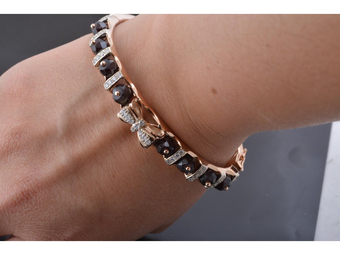 Жіночий браслет з гранатом