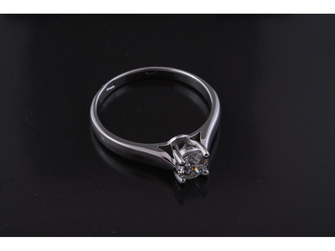 Каблучка заручна з білого золота