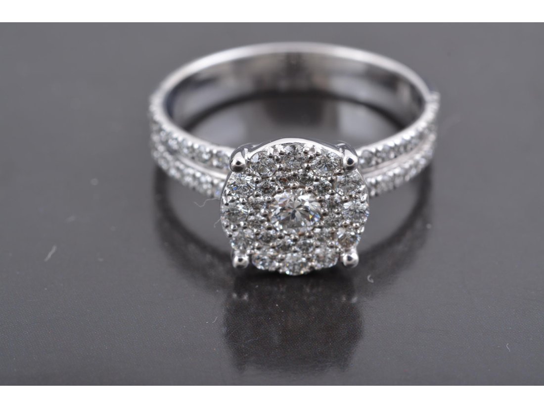 Каблучка з діамантами