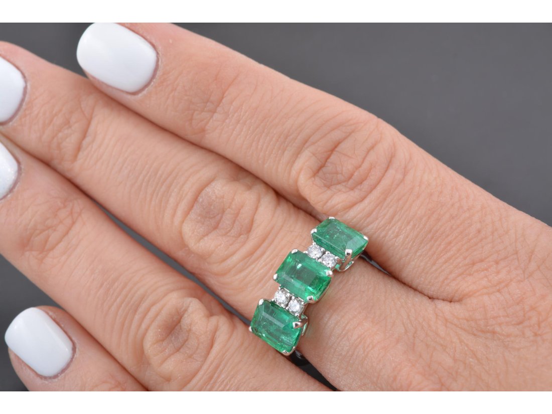 Каблучка з діамантами та смарагдами