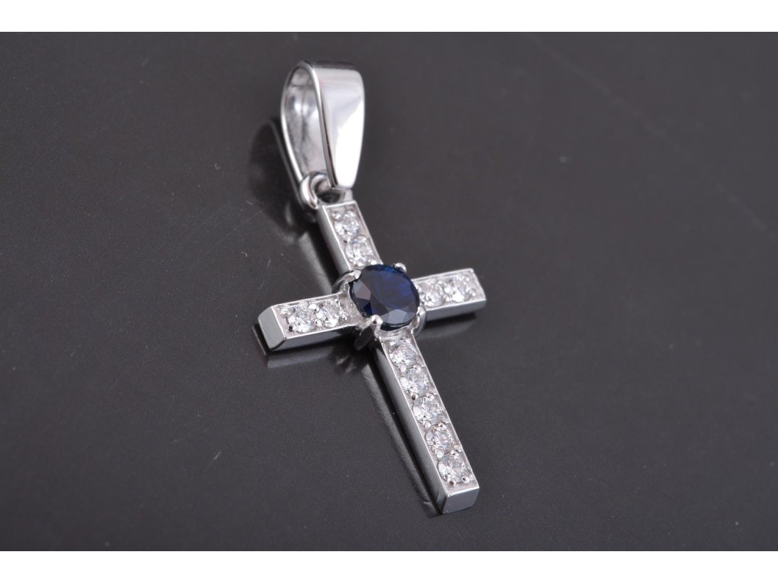 Хрест із камінням