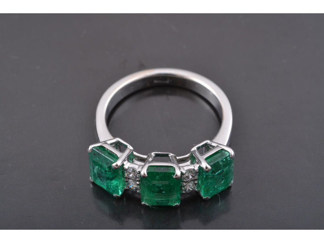 Каблучка з діамантами та смарагдами