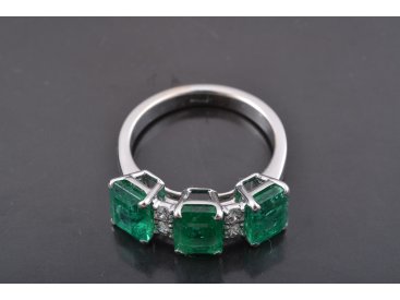 Каблучка з діамантами та смарагдами - Купити