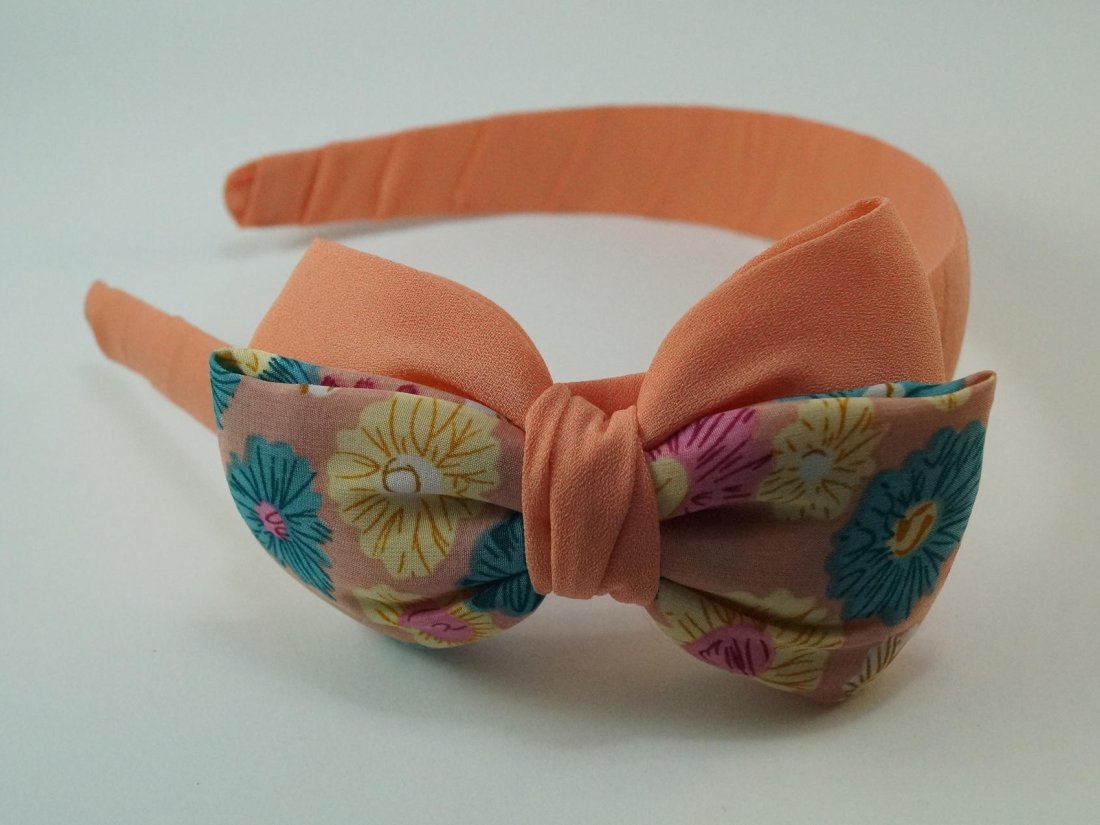 Ободок з бантом.