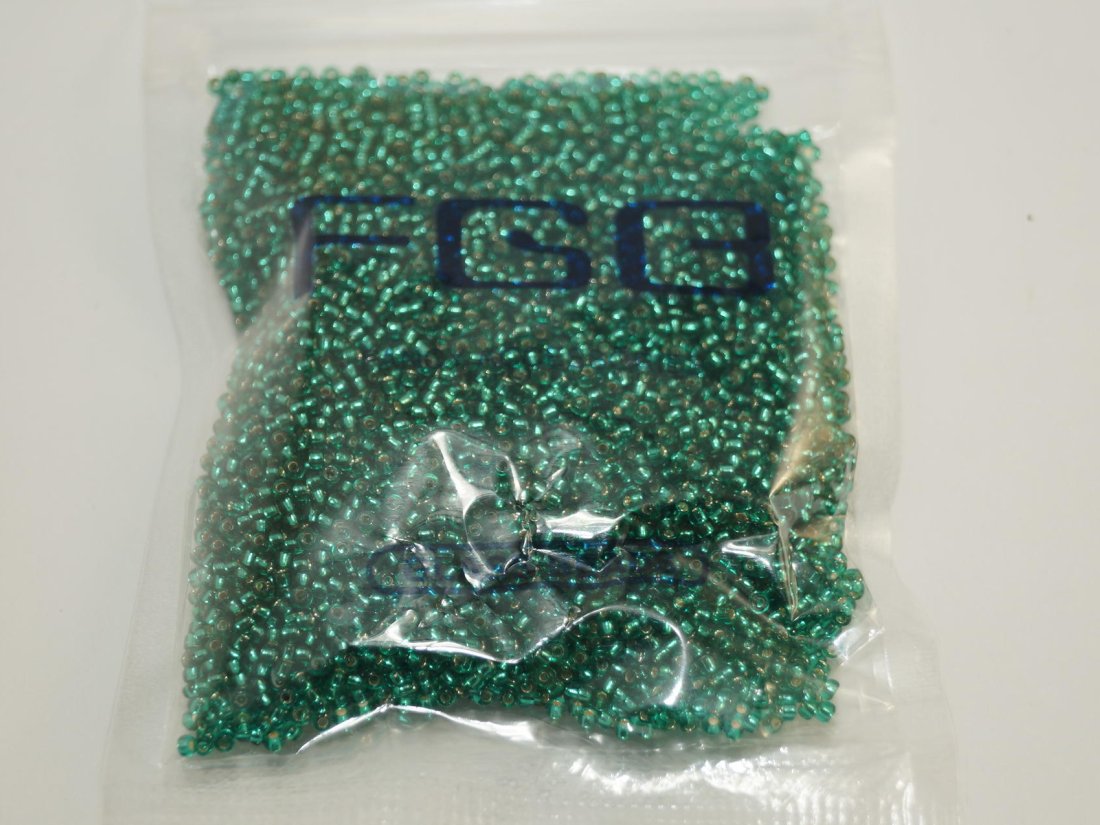 Бісер дрібний каліброванний. - Кристалік