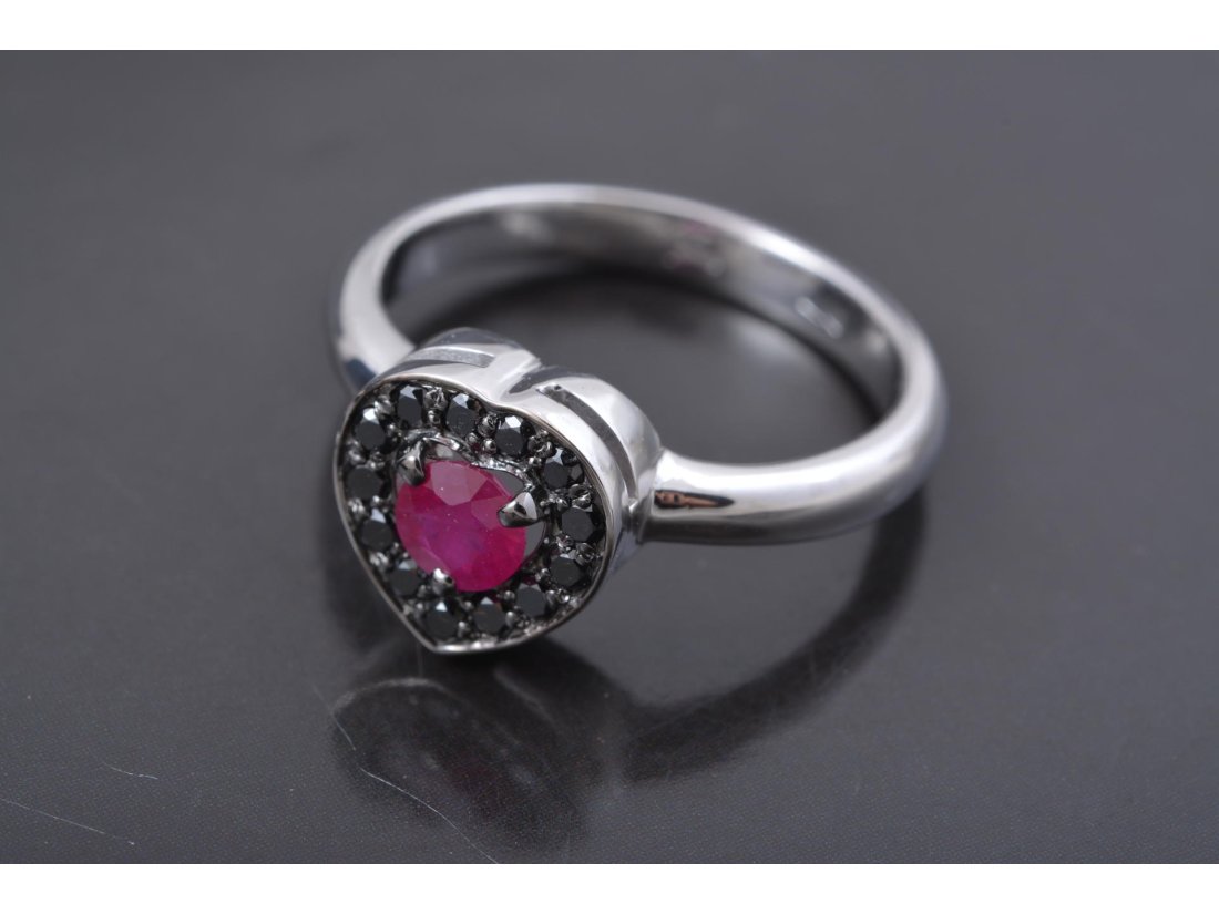 Каблучка &quot;Серце&quot; з рубіном та чорними діамантами - Багира
