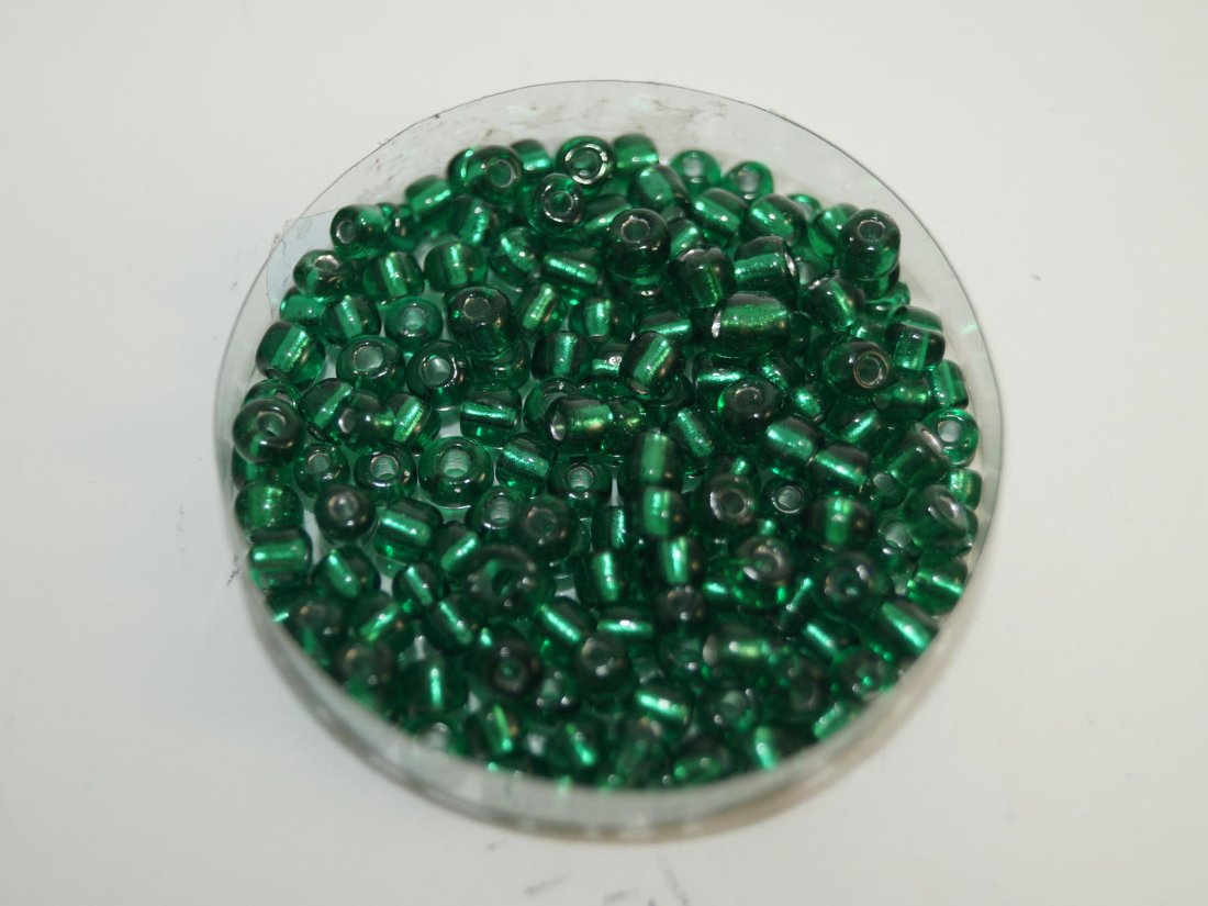 Бісер великий,Китайський. 450г. Зелений