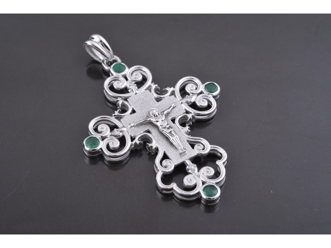 Хрест із білого золота зі смарагдом та діамантом