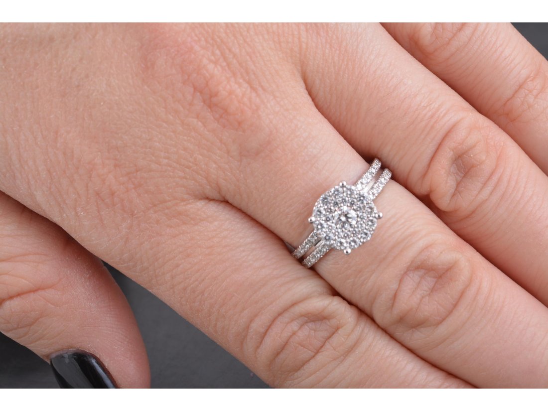 Каблучка з діамантами