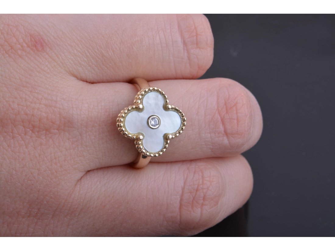 Каблучка чотирилистої квітки у стилі Van Cleef & Arpels - Купити