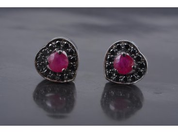 Сережки &quot;Серце&quot; з рубінами та чорними діамантами - Купити
