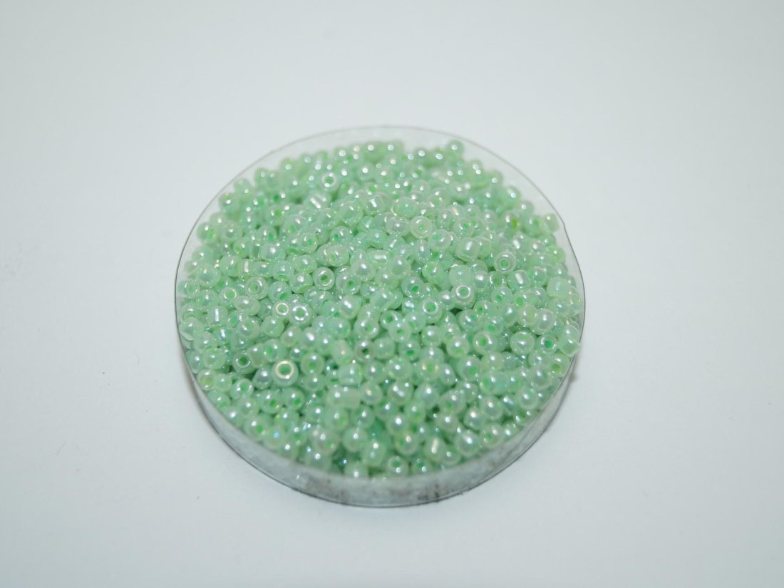 Бісер Дрібний Китайський. 450 г. №12/144 Салатовий
