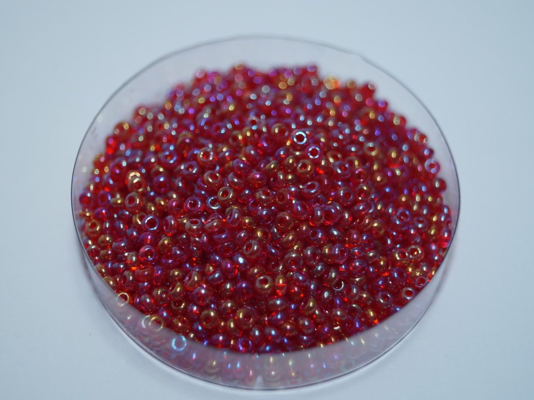 Бісер дрібний каліброванний.