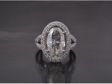 Ексклюзивна фамільна каблучка з діамантами - Фото Ексклюзивна фамільна каблучка з діамантами - Купити