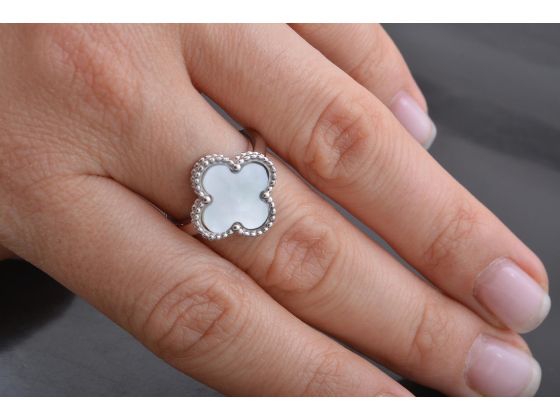 Каблучка з перламутром у стилі Van Cleef & Arpels - Багира