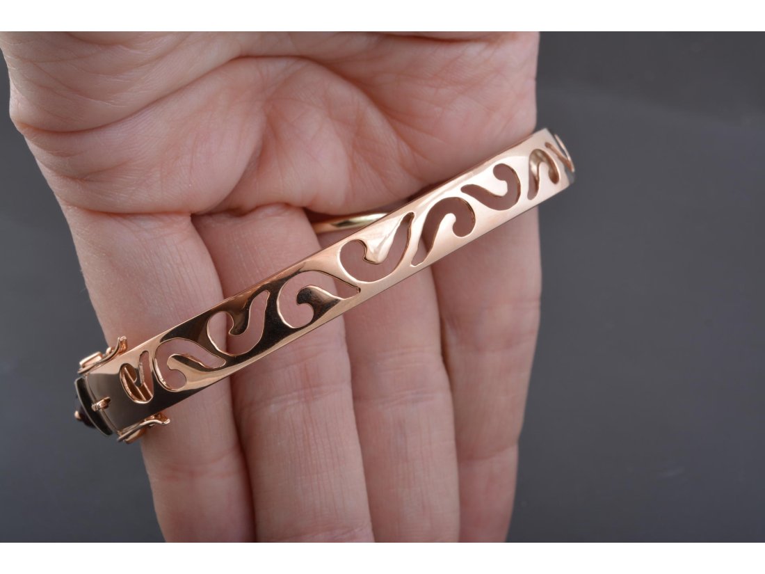 Жіночий браслет з гранатом