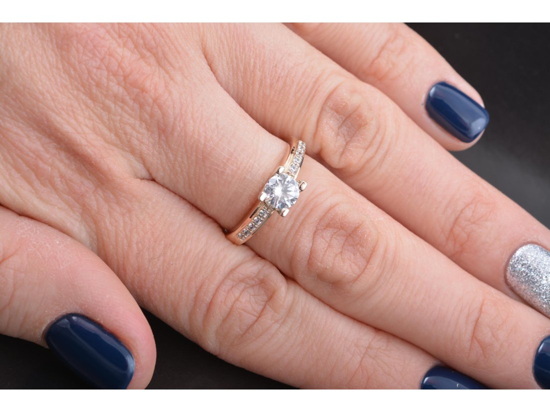 Жіноча каблучка - Купити