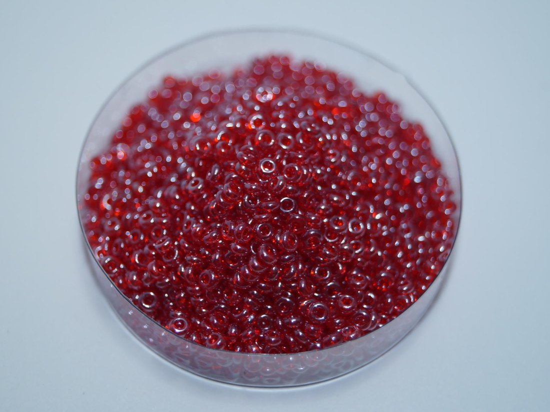 Бісер дрібний каліброванний.