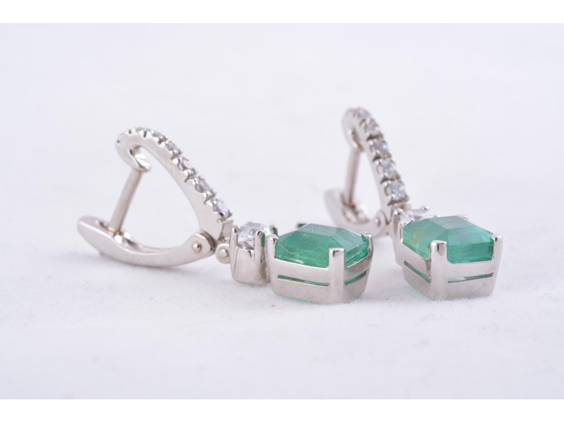 Сережки з білого золота зі смарагдами та цирконієм - Купити