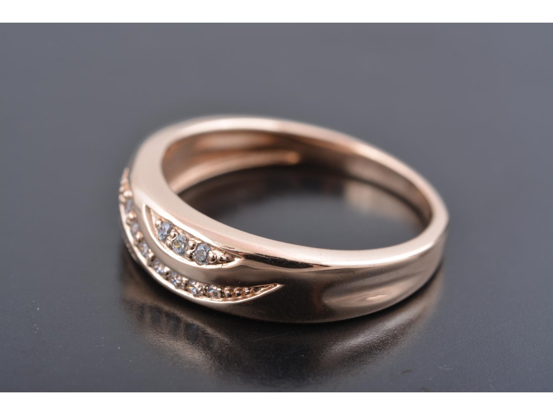 Обручка з камінням