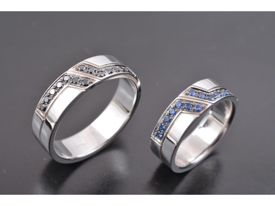 Обручки з діамантами та сапфірами
