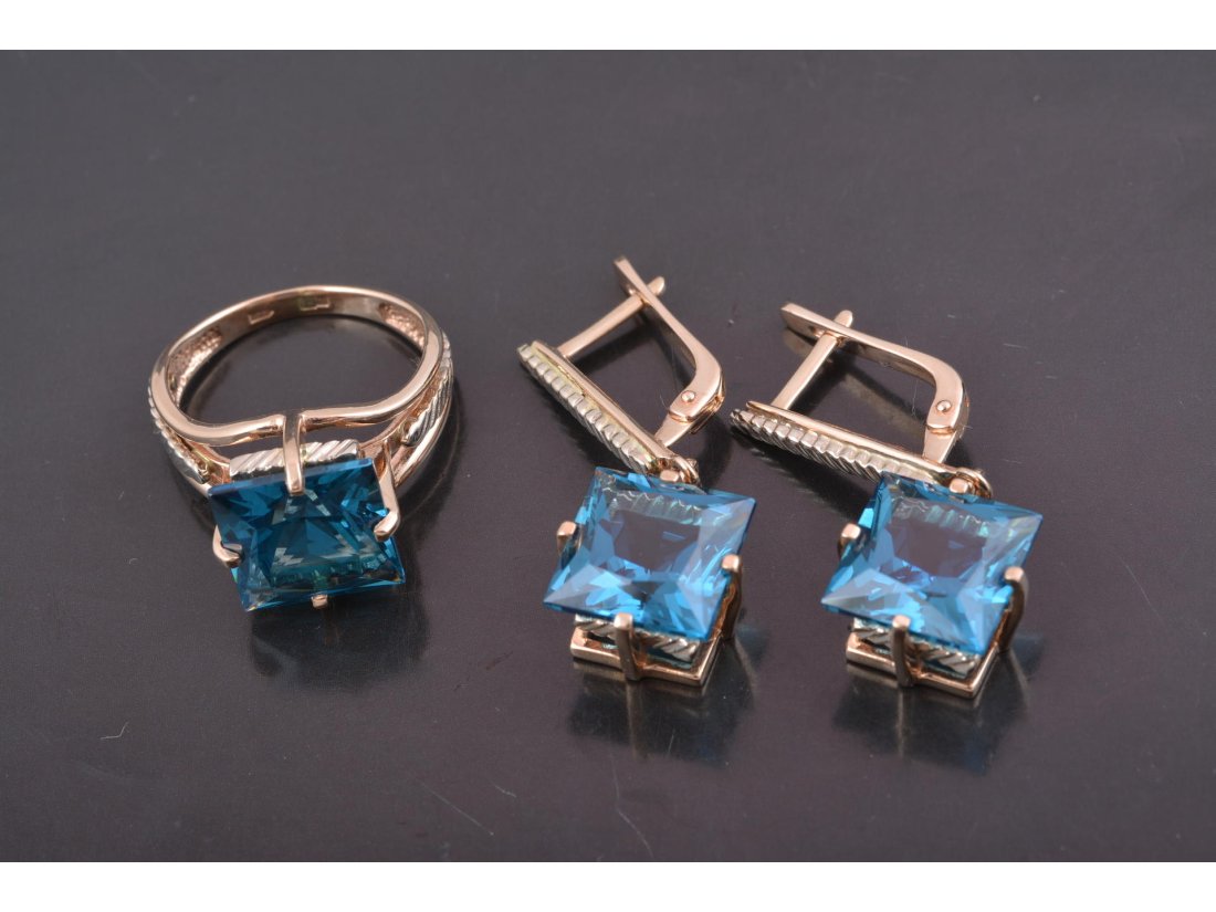 Гарнітур із квадратним каменем