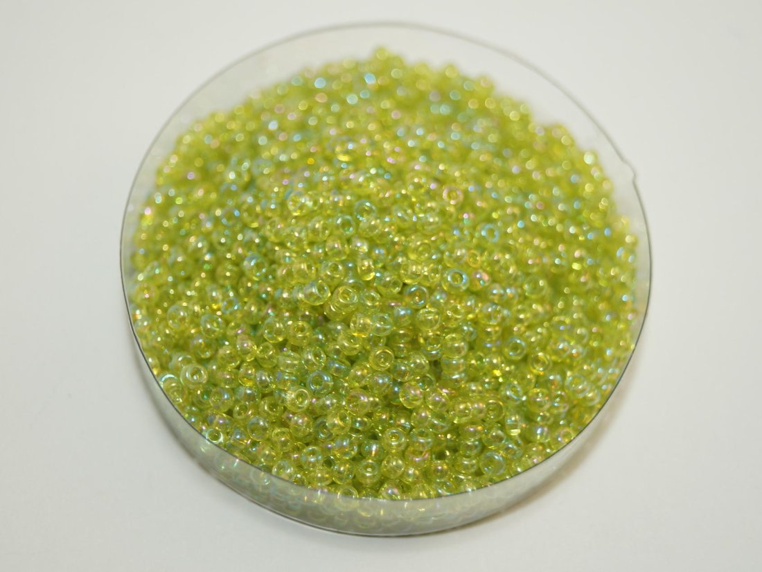 Бісер дрібний каліброванний.
