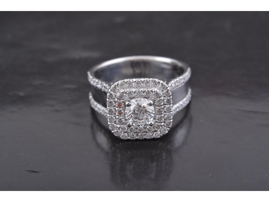 Жіноча каблучка з діамантами