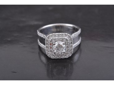 Жіноча каблучка з діамантами - Купити