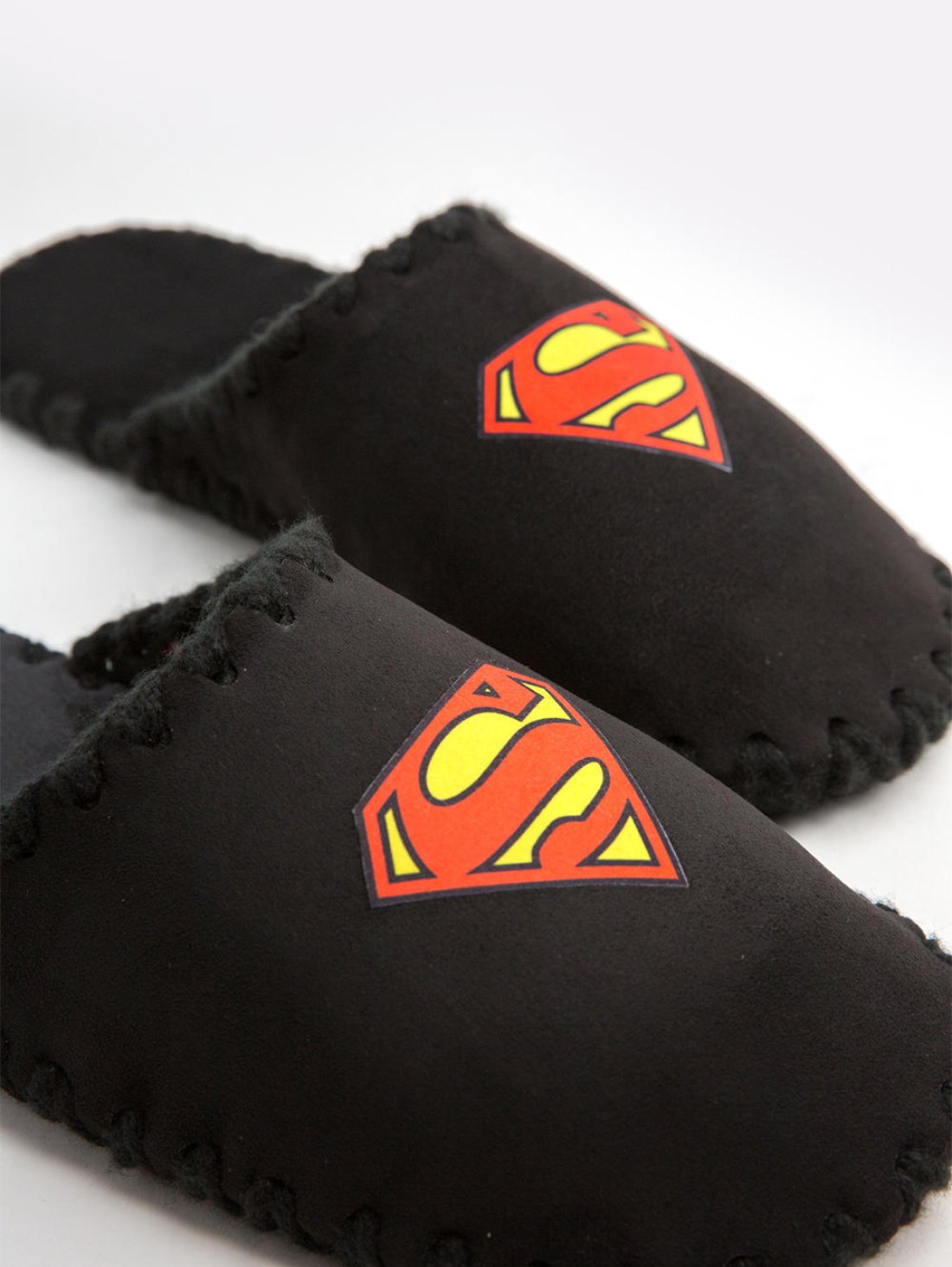 Закрытые домашние тапочки для мужчин Superman - Черные. Фото -4