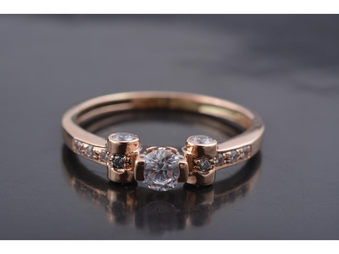 Жіноча каблучка