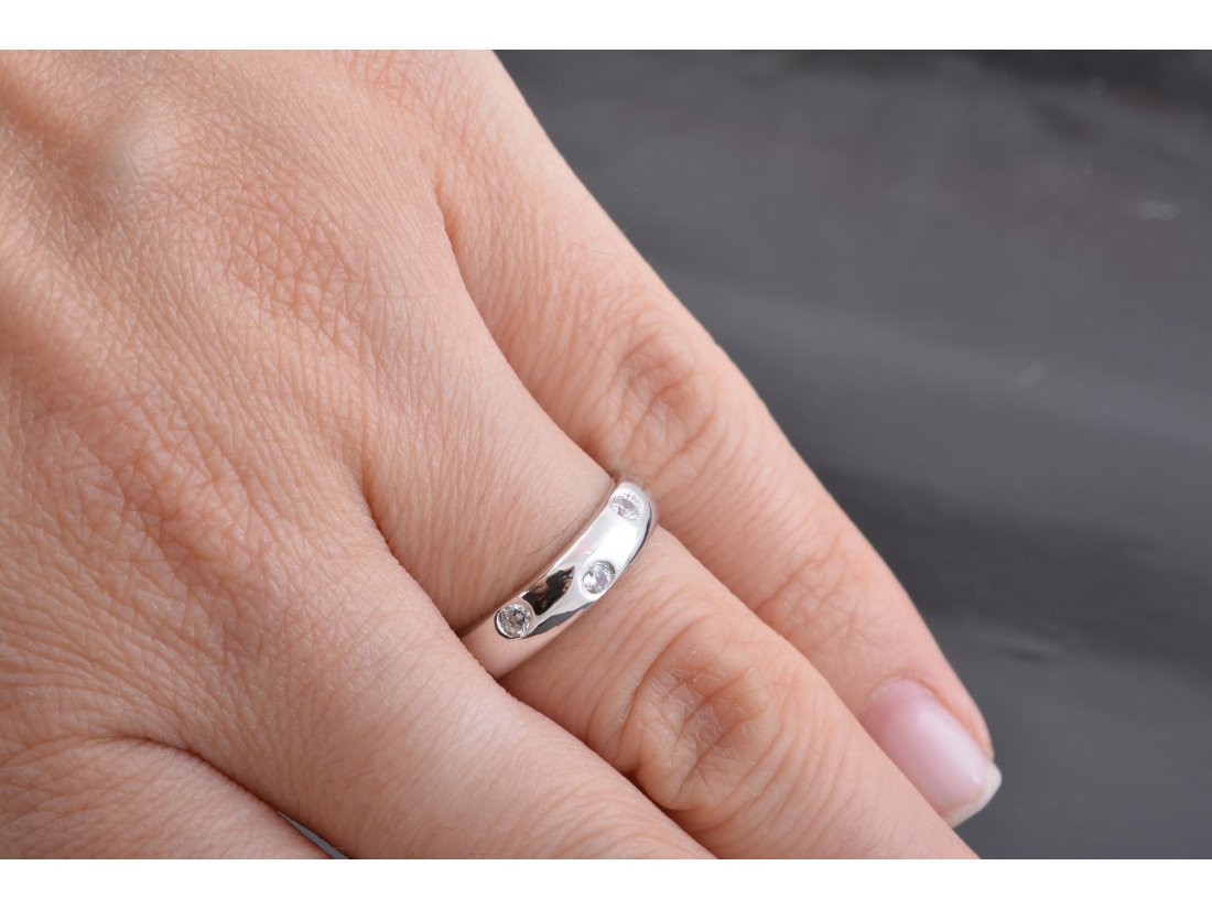 Обручка з камінням