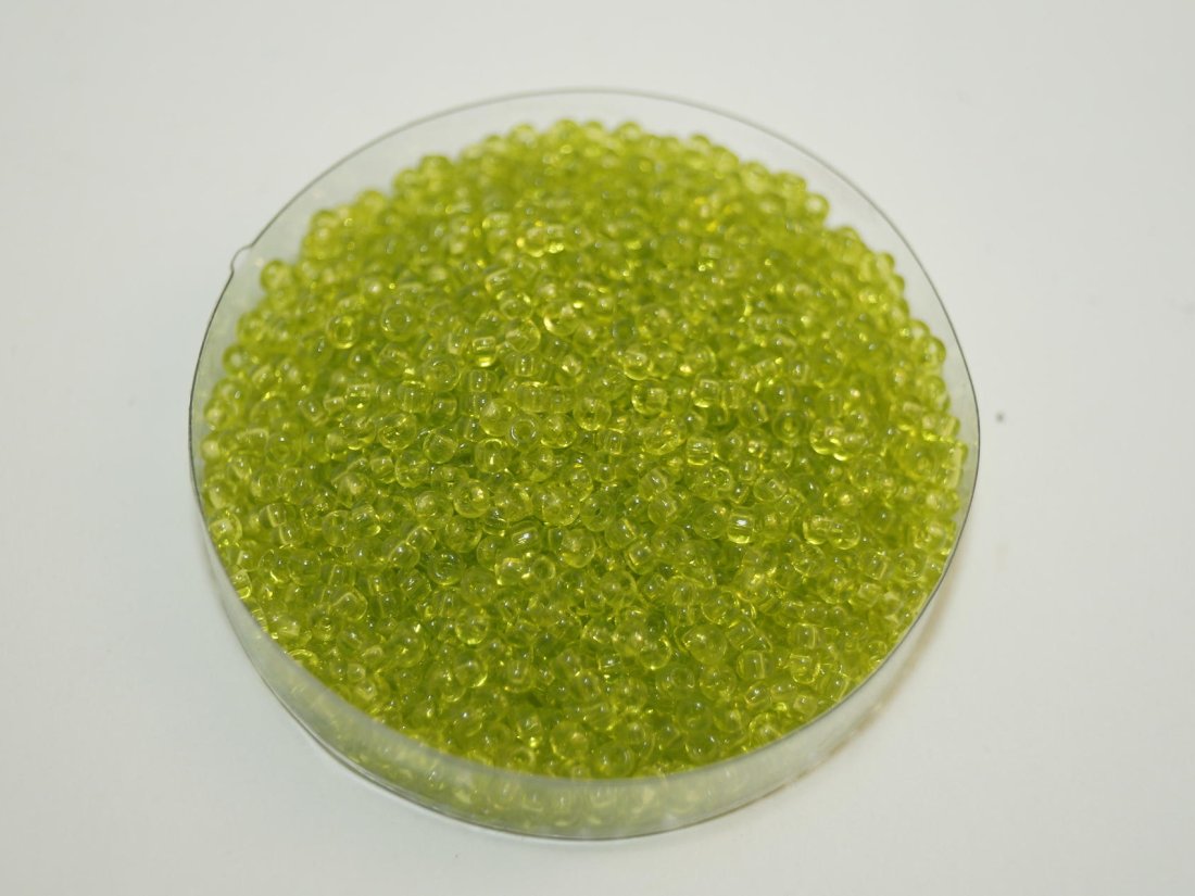 Бісер дрібний каліброванний.